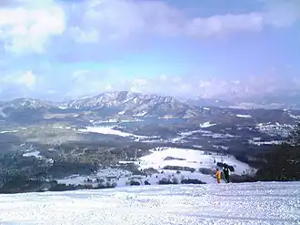 Mont Madarao (second plan)