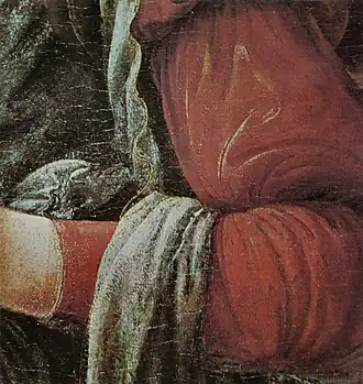 Manteau de la Vierge sur son bras