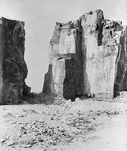 Carrière de LérouvilleLa Mézengère (1889).