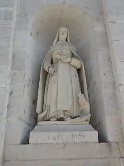 Statue de Sainte Walburge.