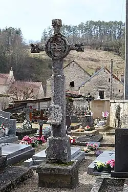 La croix du cimetière.