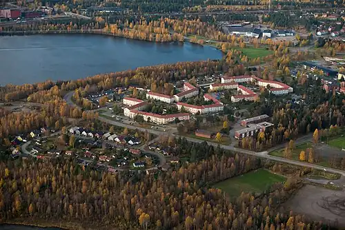 Le quartier résidentiel de Lövskatan en bas et Örnäset au milieu de l'image.
