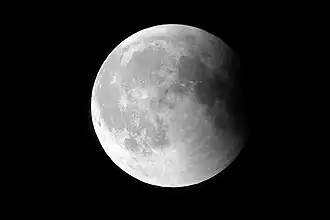 La fin de l'éclipse au-dessus de Concoret] à 0&nbsp;h&nbsp;14&nbsp;UTC le 28 juillet 2018.