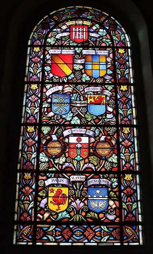 Un des vitraux d'Eugène Grasset ornant le temple.