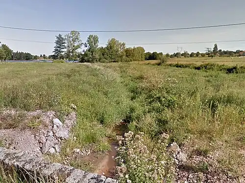 L'Arçon entre Changy et Vivans.Au fond à gauche, l'étang d'Arçon.