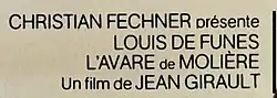 Texte indiquant « CHRISTIAN FECHNER présente LOUIS DE FUNES / L'AVARE de MOLIÈRE / Un film de JEAN GIRAULT » sur un fond uni marron clair.