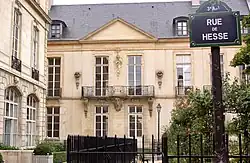 Façade arrière de l'hôtel du Grand Veneur vue du square