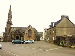 L'église vue de la mairie.