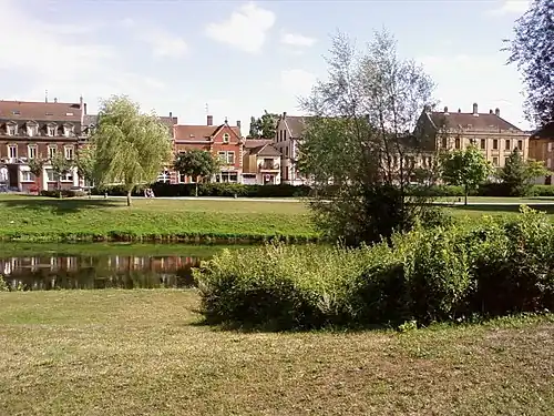 L'Orne et la rue de la Gare à Rombas.