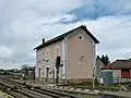 L'ancien bâtiment voyageurs côté voies.