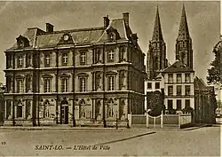 L'ancien hôtel de ville.