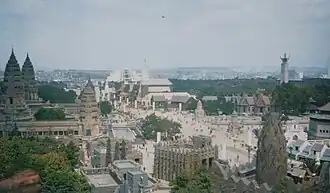 L'avenue des colonies françaises.