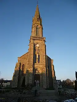 L'église paroissiale Saint-Pierre : la façade.