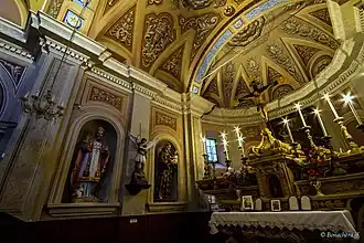 La statue de saint Michel terrassant le dragon.