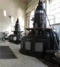 L'intérieur de l'usine et ses deux turbines Kaplan