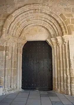 La porte d'entrée.