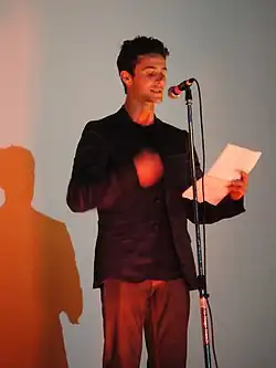 Description de l'image LA Animation Festival - Iron Giant introduction from Eli Marienthal (the voice of Hogarth Hughes) (cropped).jpg.