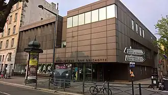 La médiathèque Don quichotte, construite en 2007 à l'emplacement d'une école du XIXe&nbsp;siècle