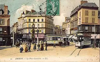 La place Gambetta : pôle important du réseau de l'ancien tramway d'Amiens dès le début du XXe&nbsp;siècle.