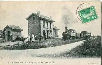Train mixte (voyageurs et marchandises) en gare de Jouy-sous-Thelle