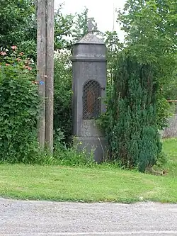Oratoire face au cimetière.