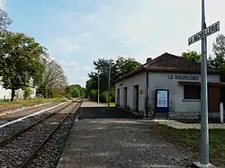 La voie ferrée ; vue prise en direction de Brive.