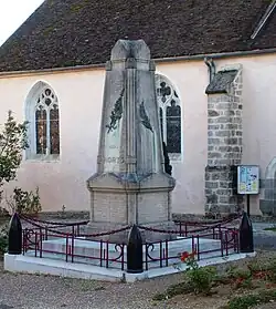 Le monument aux morts.