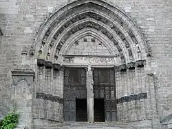 Portail de la façade principale.