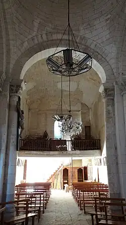 La nef et la tribune.