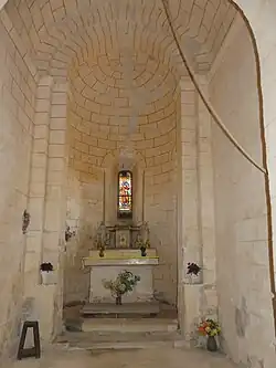 Son chœur et l'abside en cul-de-four.