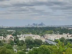 La Défense vue depuis Saint-Germain-en-Laye en 2024.