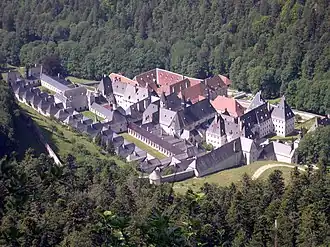 Vue plongeante sur l'ensemble du monastère.