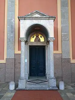 Entrée de l'église San Mauro.