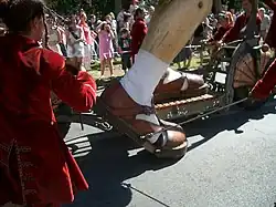 Pied droit de la Petite Géante à Amiens en 2005.