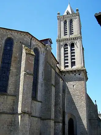 L'église Saint-Pierre (mai 2009).