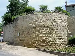 Ruines de remparts dans le quartier du Marmouret (juin 2009).