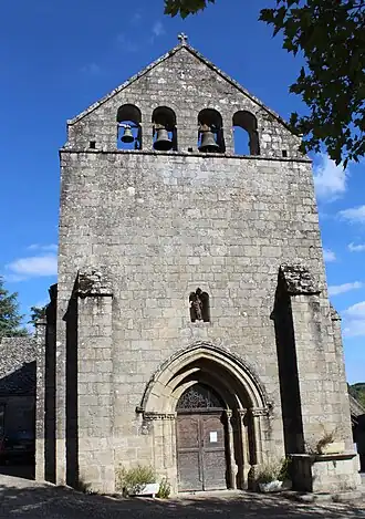 Clocher mur avec quatre baies et trois cloches de l'église de La Roche-Canillac (Corrèze).