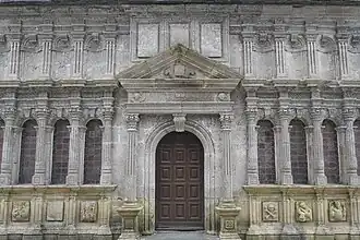 Façade de l'ossuaire.