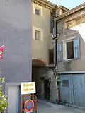 Panneau dépose-minute près de la mairie d'un petit village de la Drôme.