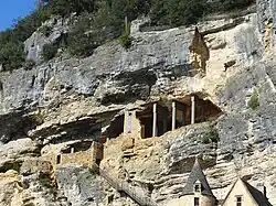 Les vestiges du fort troglodytique.