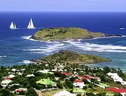 La Course du Nouvel An autour de Saint-Barthélemy passant l'Île de la tortue et l'anse de Grand Cul-de-Sac.