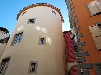 Photographie de la tour Pignat colorée en blanc.
