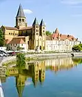 la basilique de Paray au bord de la Bourbince