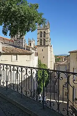 Vue de la cathédrale Saint-Pierre de Montpellier depuis la place de la Canourgue