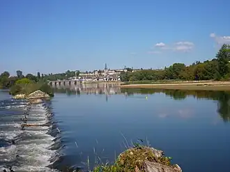 Vue de La Charité-sur-Loire à partir de la digue au sud de l'île du Faubourg de Loire.