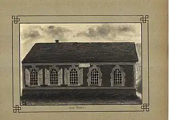 Ancien théâtre du village édifié par Louis Pierre Parat de Chalandray en 1804. La bâtisse nommée « La Comédie » sert aujourd'hui de salle des fêtes.