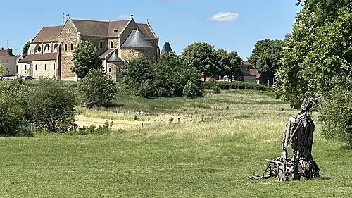 « La comtesse (et le forgeron)&nbsp;», sculpture(s) de Mickaël Camacho au parc de Lormoy et la basilique Notre-Dame-de-Bonne-Garde.