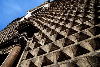 La façade de l'église du Gesù Nuovo, à Naples.
