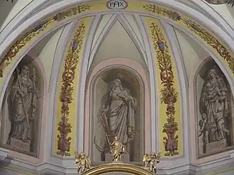 Les trois vertus théologales : Foi, Charité et Espérance en trompe l’œil, comme l'entourage des fenêtres.