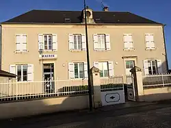 La mairie de Neuilly-en-Dun.